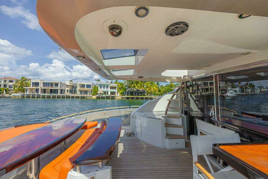 92ft Lazzara Yachts Yacht For Sale