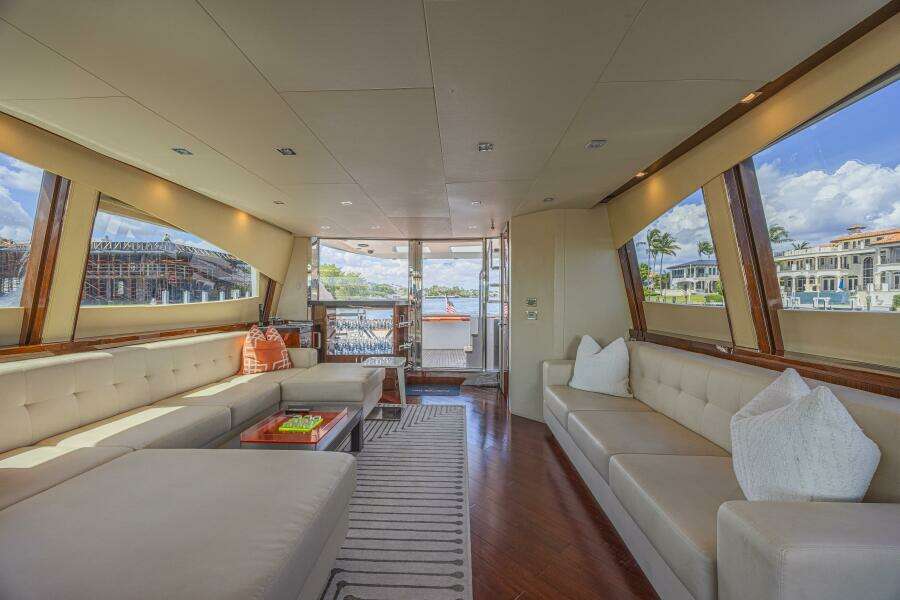 92ft Lazzara Yachts Yacht For Sale