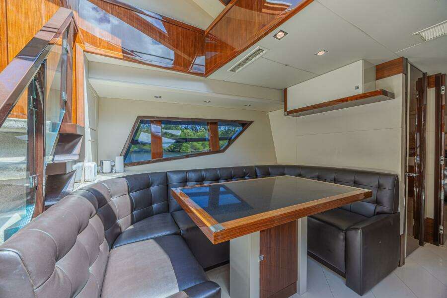 92ft Lazzara Yachts Yacht For Sale