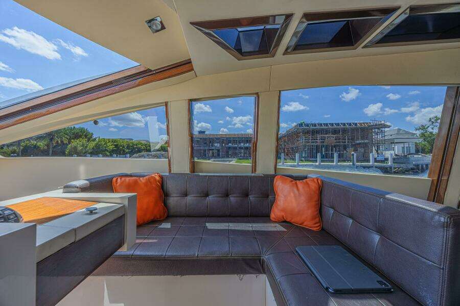 92ft Lazzara Yachts Yacht For Sale