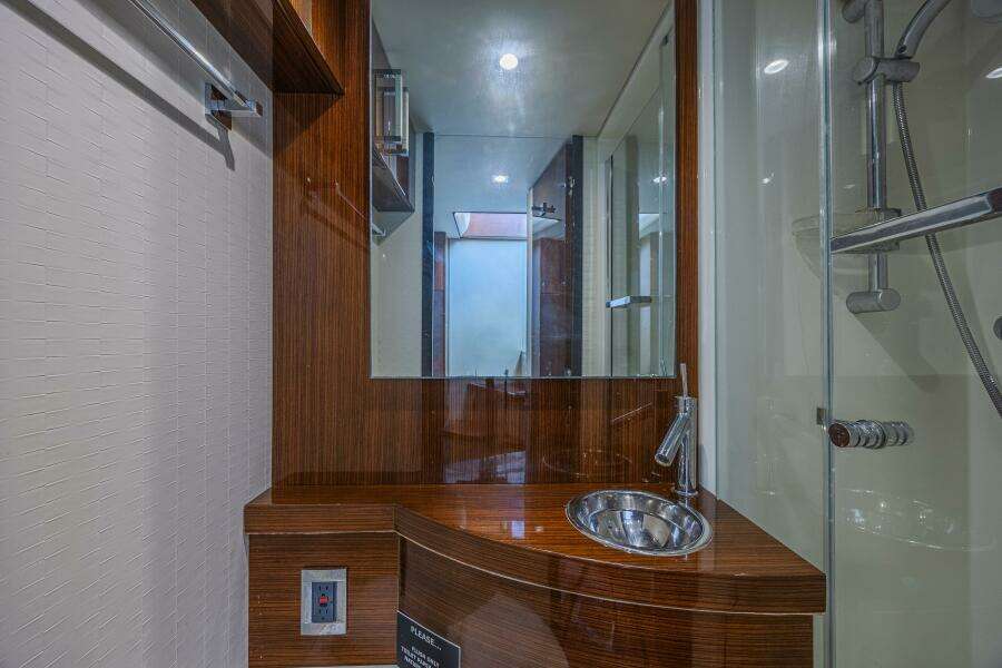 92ft Lazzara Yachts Yacht For Sale