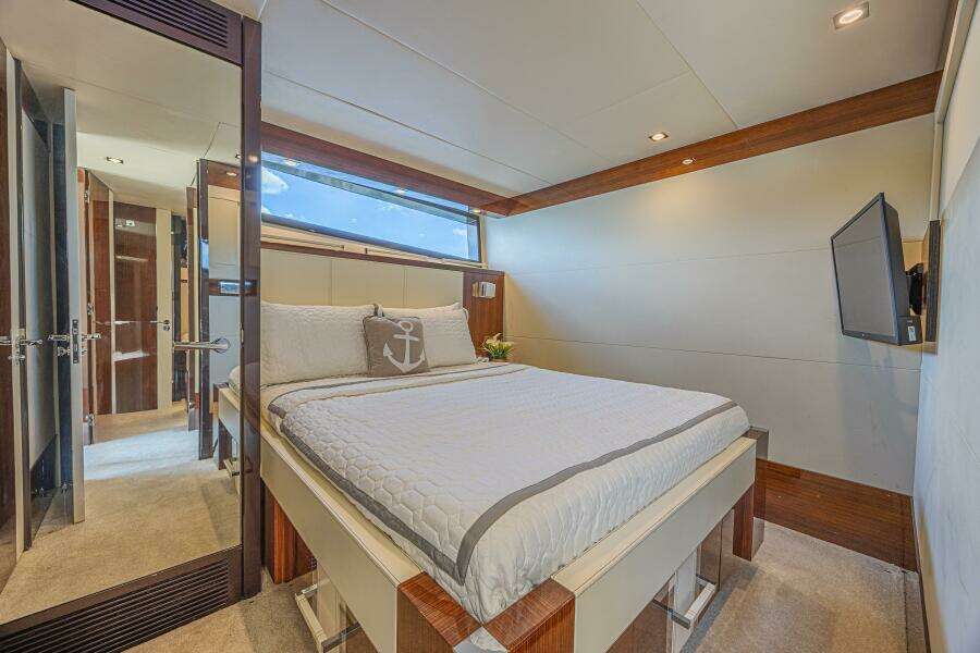 92ft Lazzara Yachts Yacht For Sale