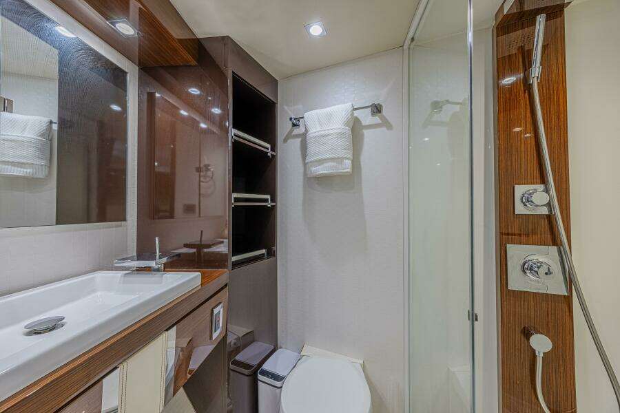 92ft Lazzara Yachts Yacht For Sale