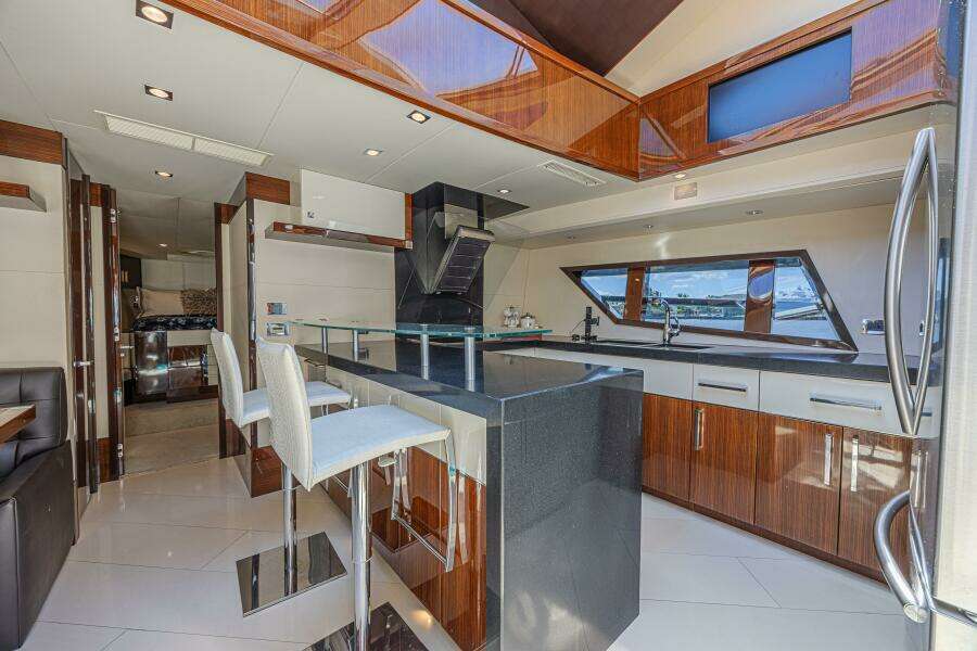 92ft Lazzara Yachts Yacht For Sale
