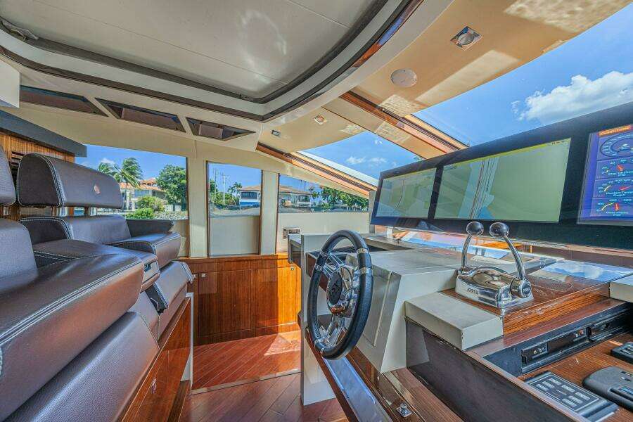 92ft Lazzara Yachts Yacht For Sale