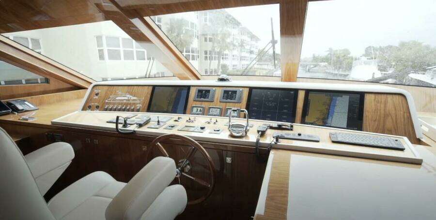 LOLA T 101ft Hargrave Yacht For Sale
