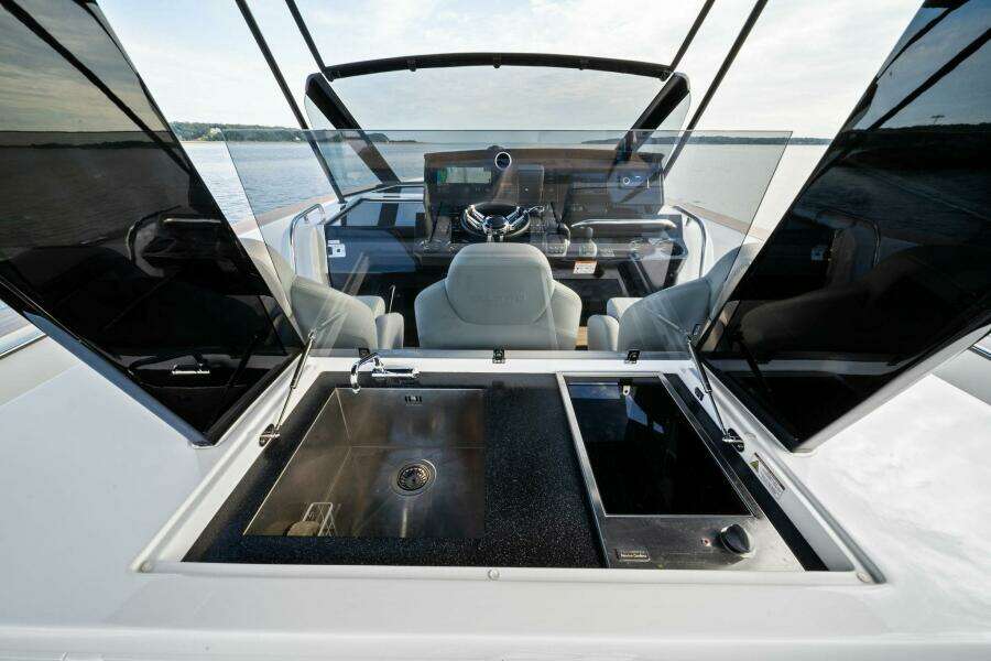 LADY DI 43ft Pardo Yachts Yacht For Sale