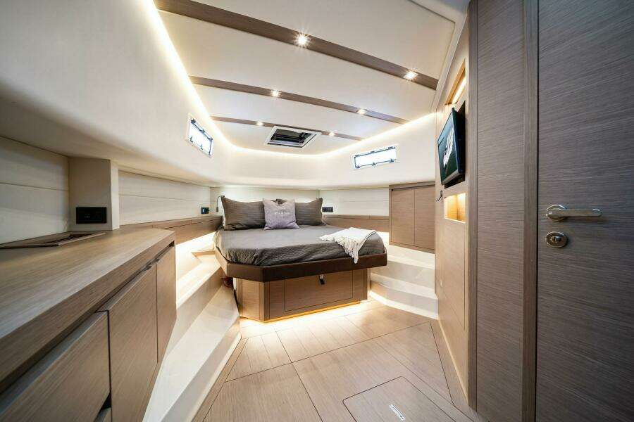 LADY DI 43ft Pardo Yachts Yacht For Sale