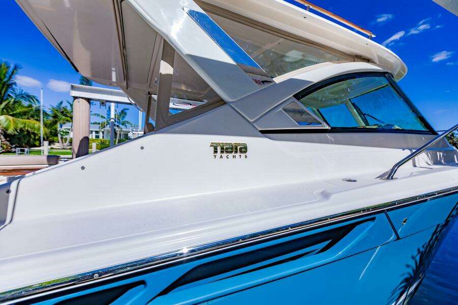 BLUE 31ft Tiara Yachts Yacht For Sale