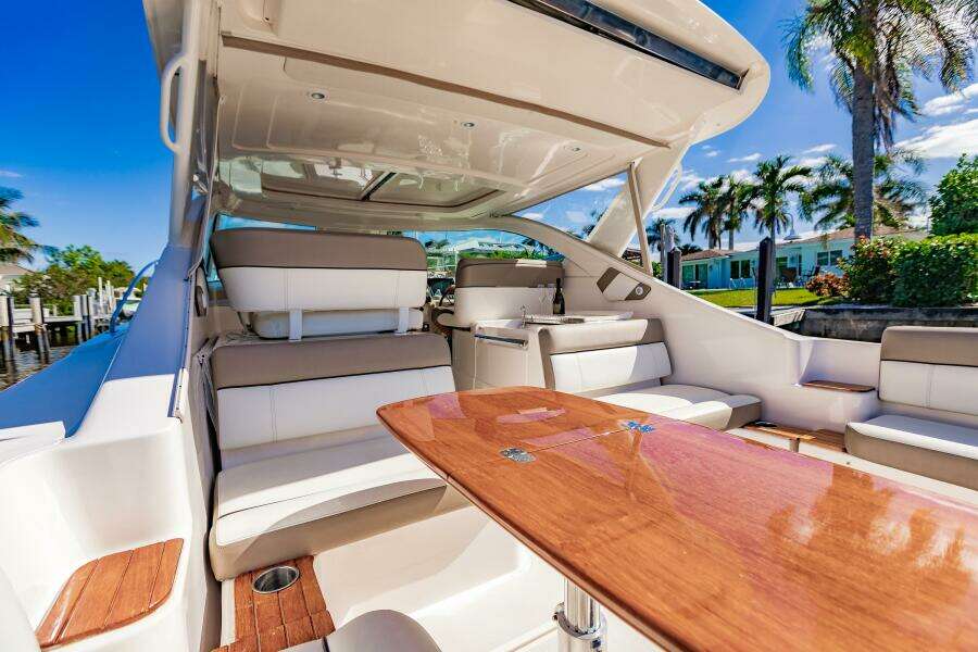 BLUE 31ft Tiara Yachts Yacht For Sale