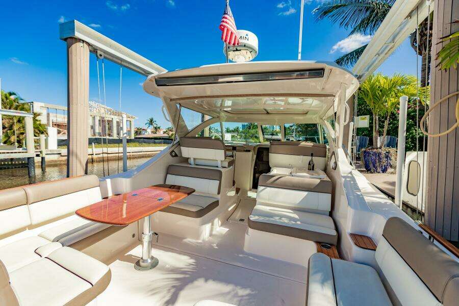 BLUE 31ft Tiara Yachts Yacht For Sale