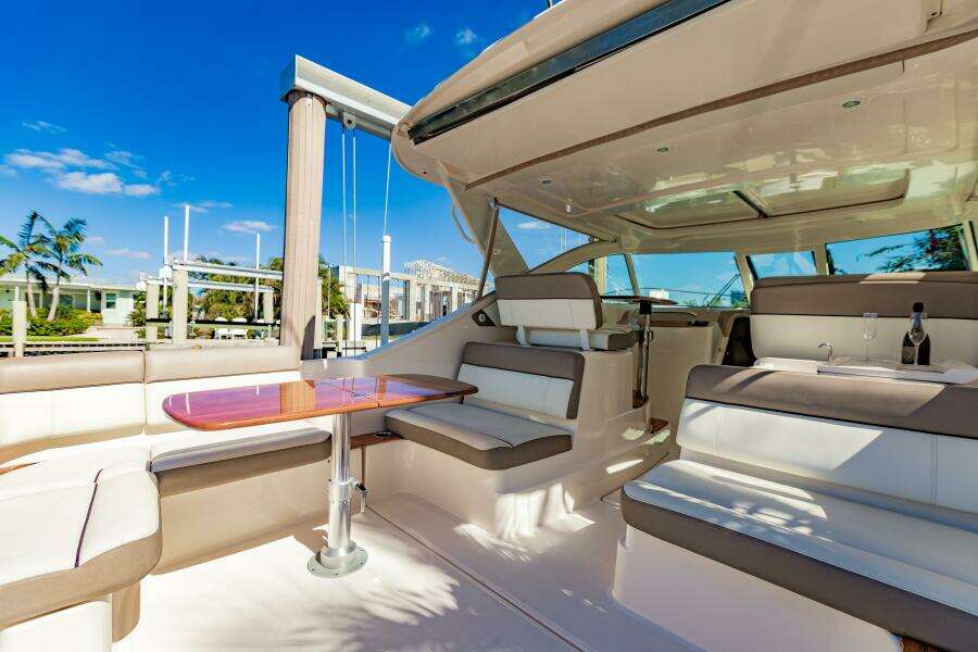 BLUE 31ft Tiara Yachts Yacht For Sale