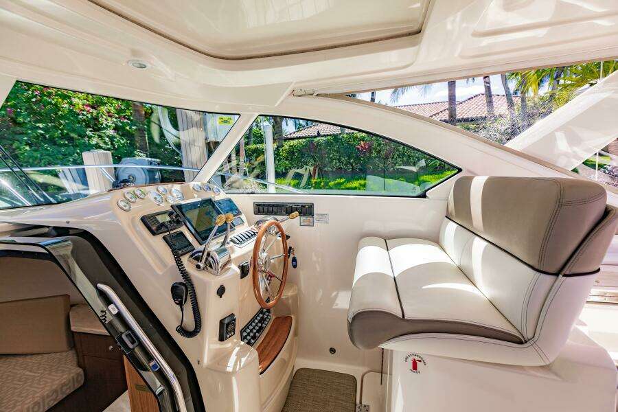 BLUE 31ft Tiara Yachts Yacht For Sale