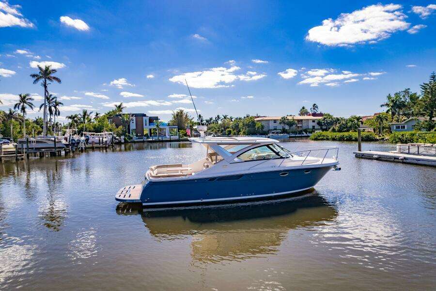 BLUE 31ft Tiara Yachts Yacht For Sale