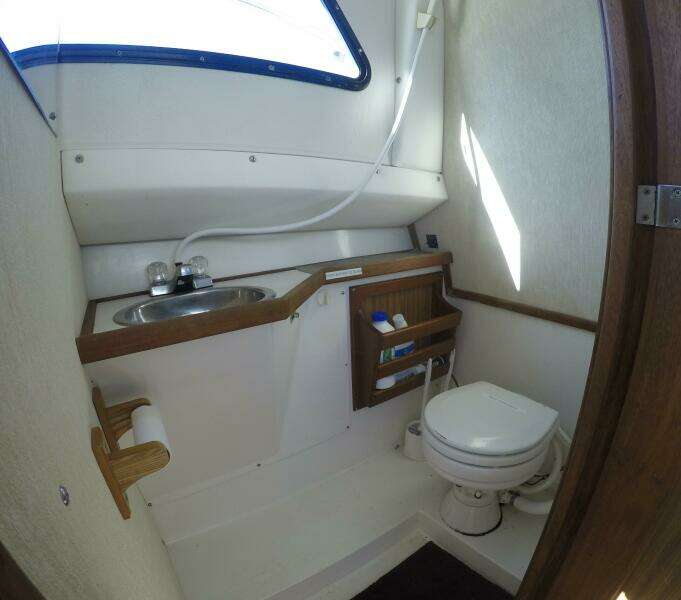 Deep Color 26ft Skipjack Yacht For Sale