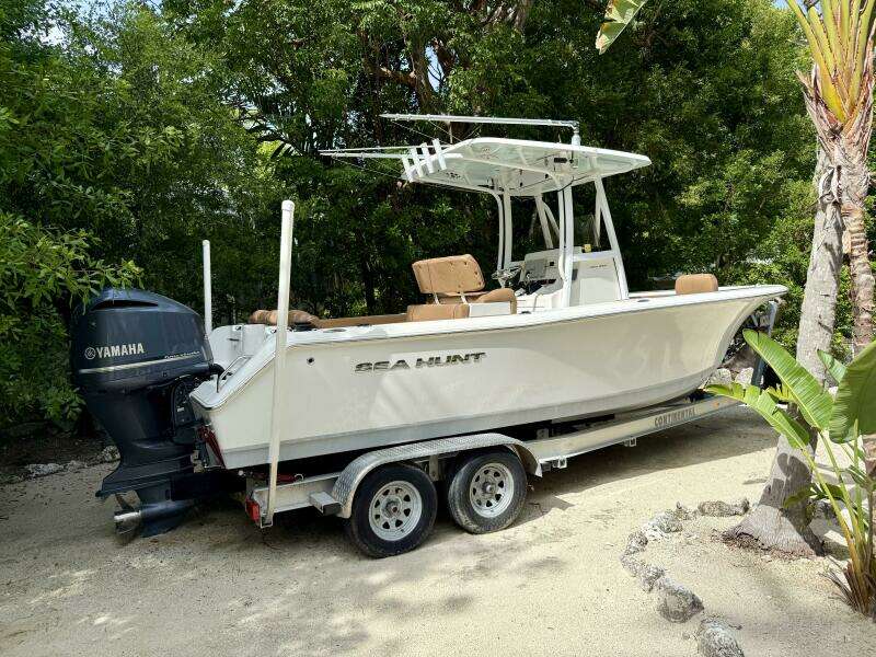 23ft Sea Hunt Yacht For Sale