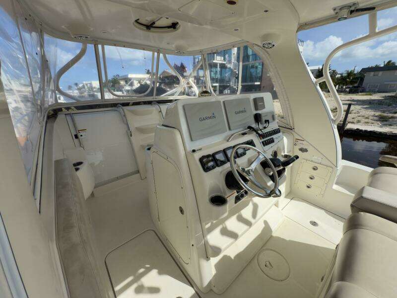 Lady Lure 35ft Hydra Sports Yacht For Sale