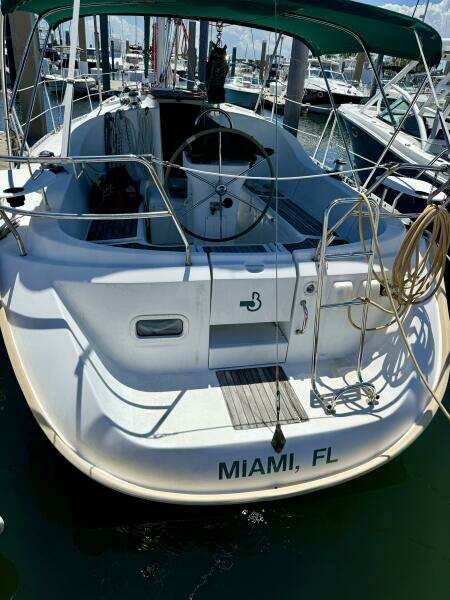 Incorrigible 31ft Beneteau Yacht For Sale