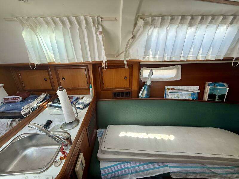 Incorrigible 31ft Beneteau Yacht For Sale