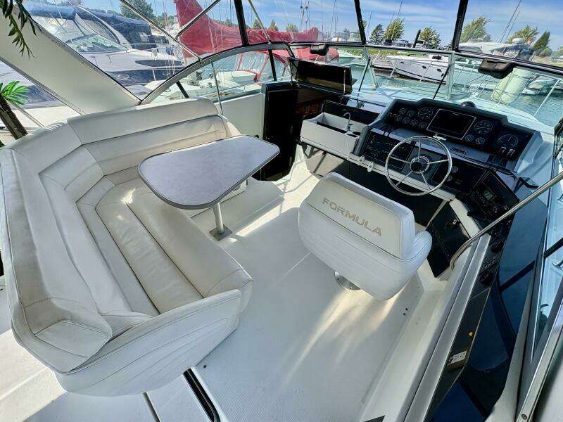 Chill FORMULA 35ft Formula Yacht For Sale