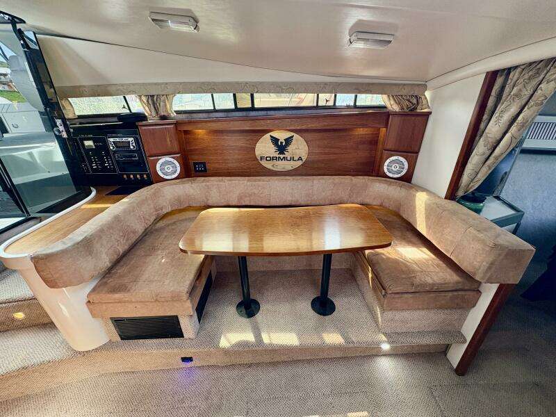 Chill FORMULA 35ft Formula Yacht For Sale