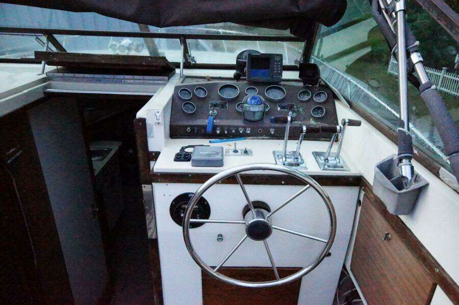 28ft Slickcraft Yacht For Sale