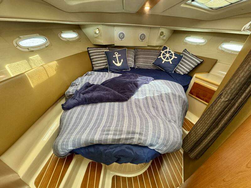 30ft Cutwater Yacht For Sale
