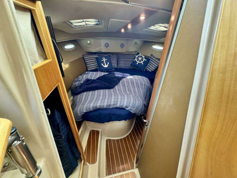 30ft Cutwater Yacht For Sale