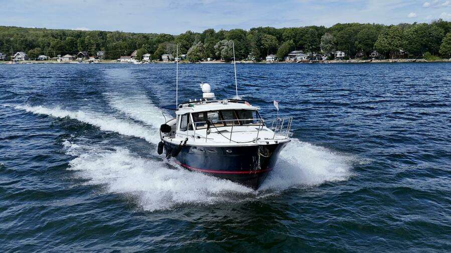 30ft Cutwater Yacht For Sale