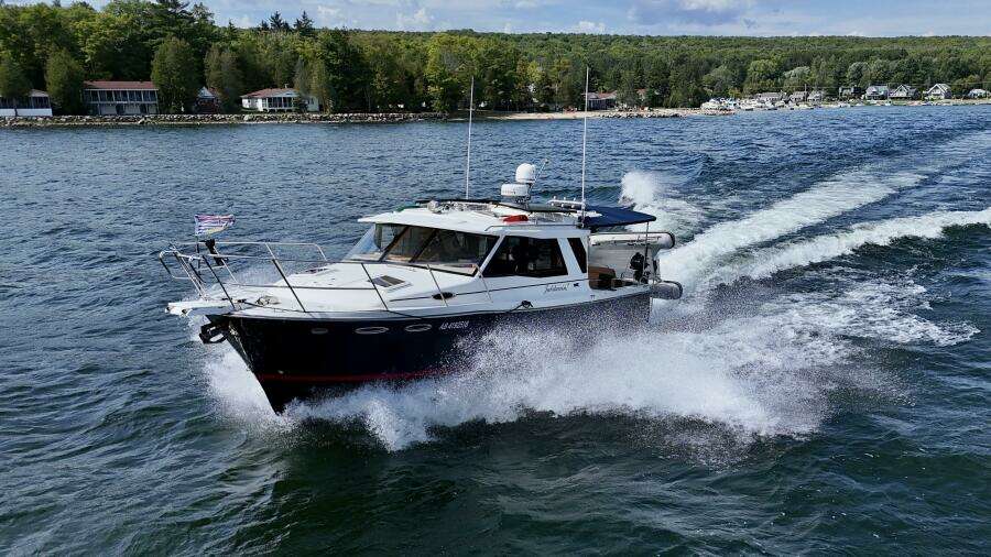 30ft Cutwater Yacht For Sale