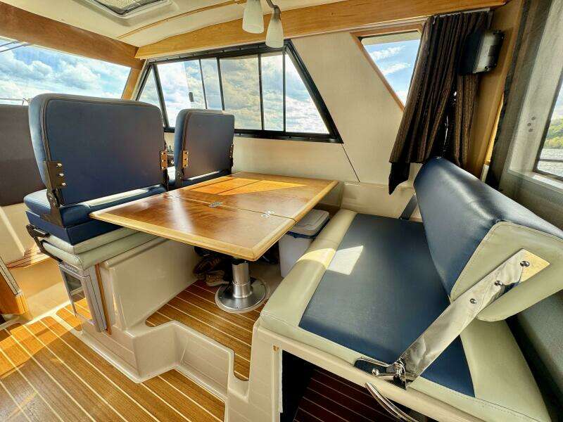 30ft Cutwater Yacht For Sale