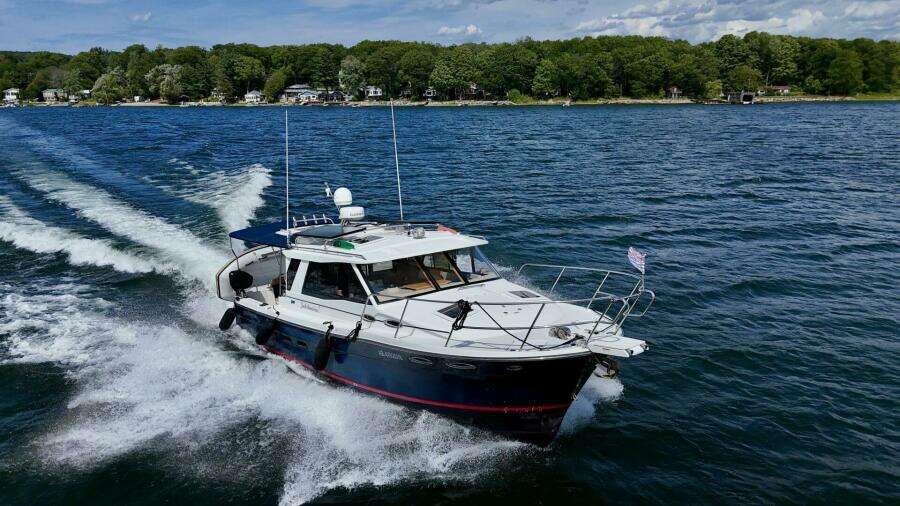 30ft Cutwater Yacht For Sale