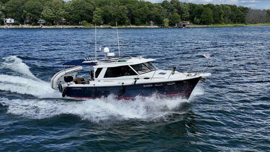 30ft Cutwater Yacht For Sale