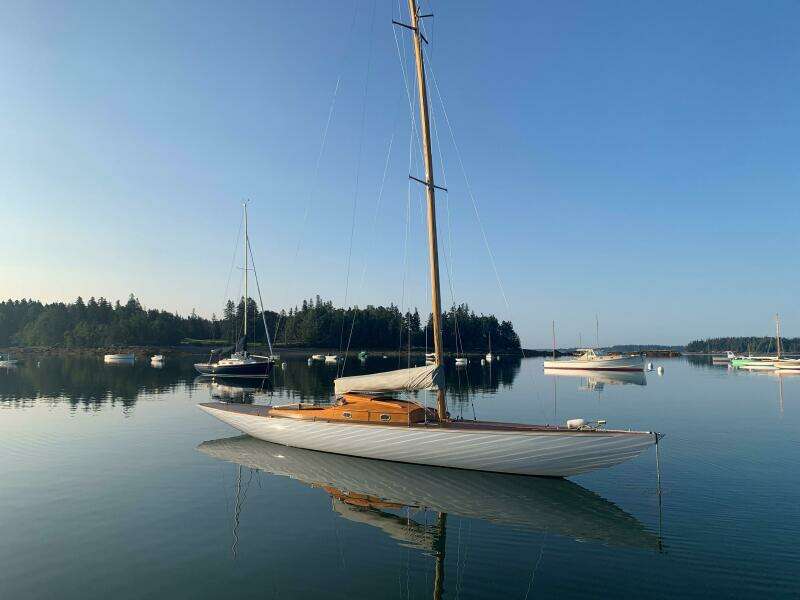 VIXEN 33ft Classic Yacht For Sale