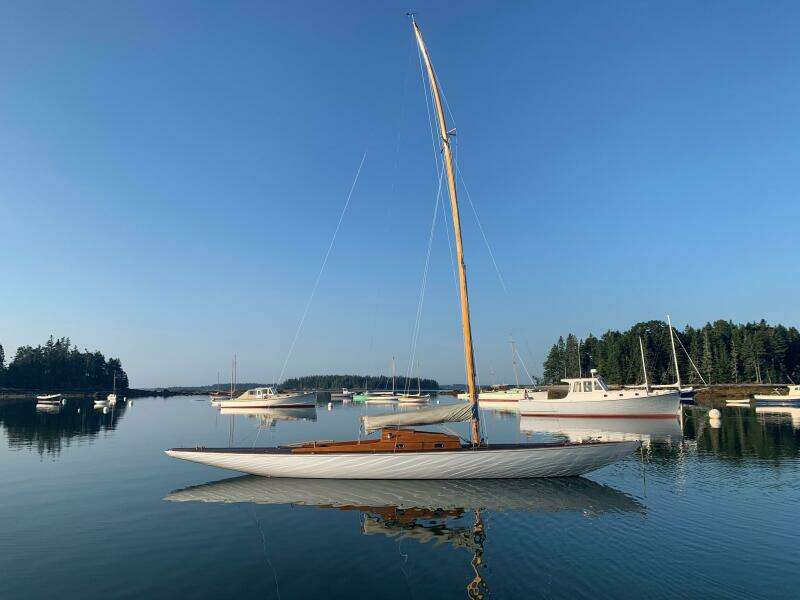 VIXEN 33ft Classic Yacht For Sale