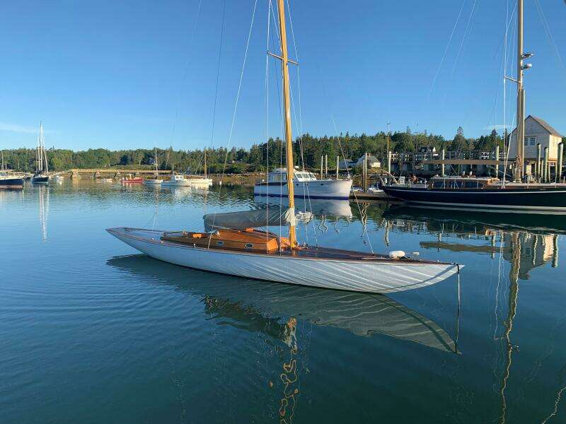 VIXEN 33ft Classic Yacht For Sale