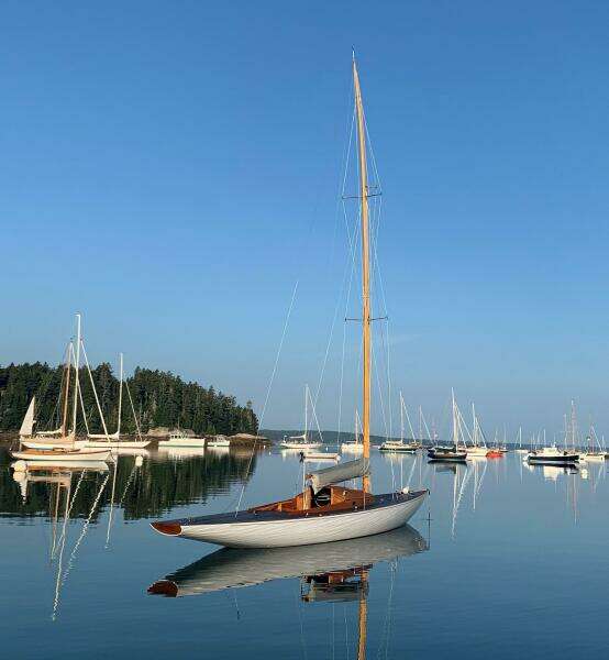 VIXEN 33ft Classic Yacht For Sale