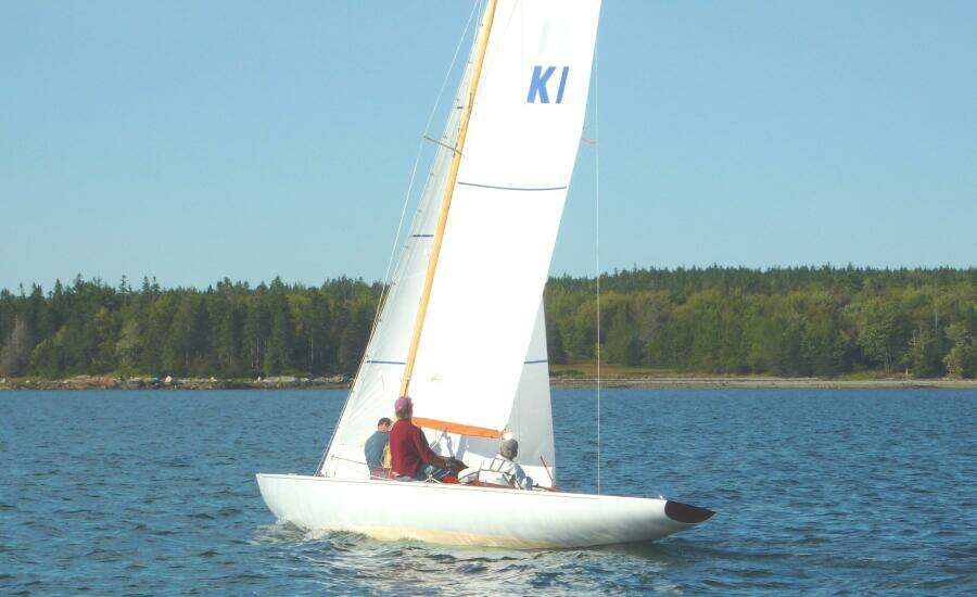 VIXEN 33ft Classic Yacht For Sale