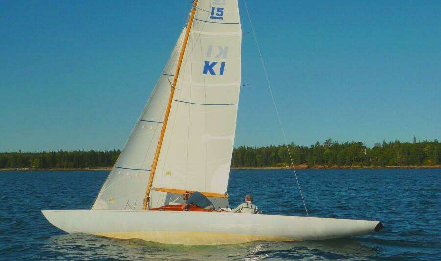 VIXEN 33ft Classic Yacht For Sale