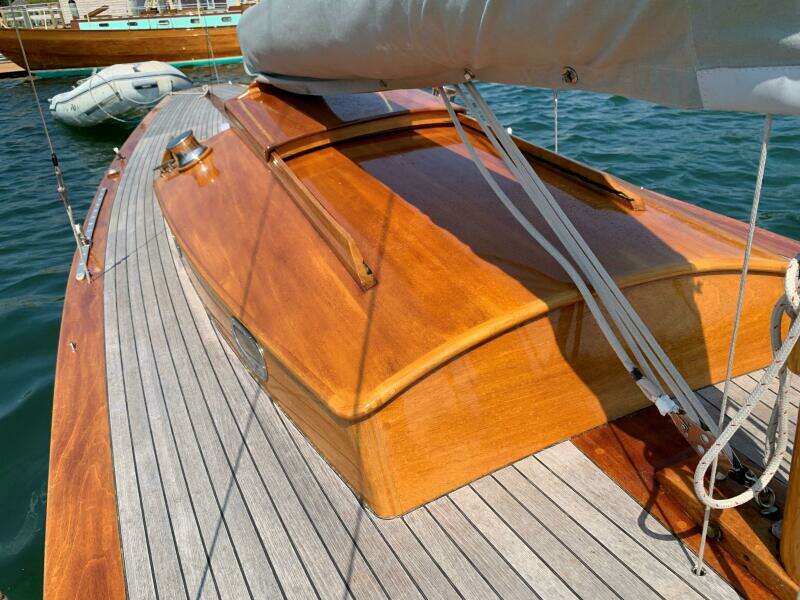 VIXEN 33ft Classic Yacht For Sale