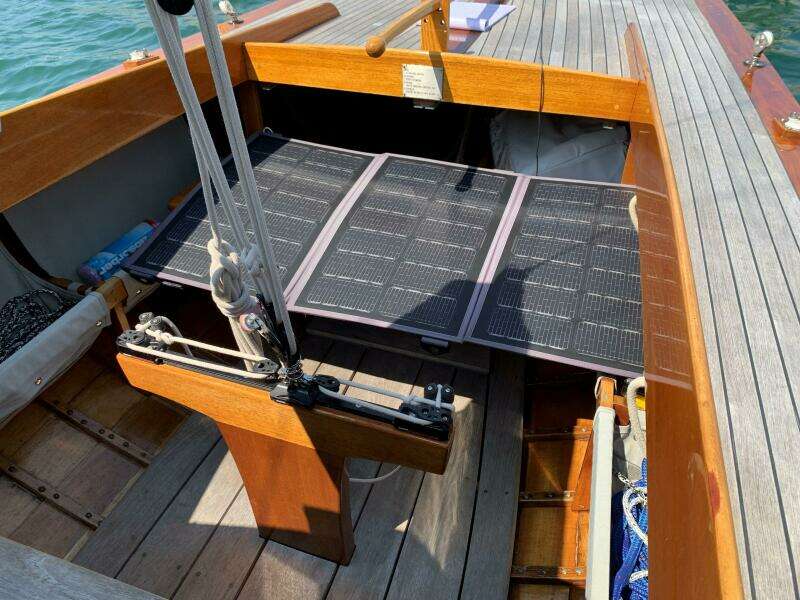 VIXEN 33ft Classic Yacht For Sale