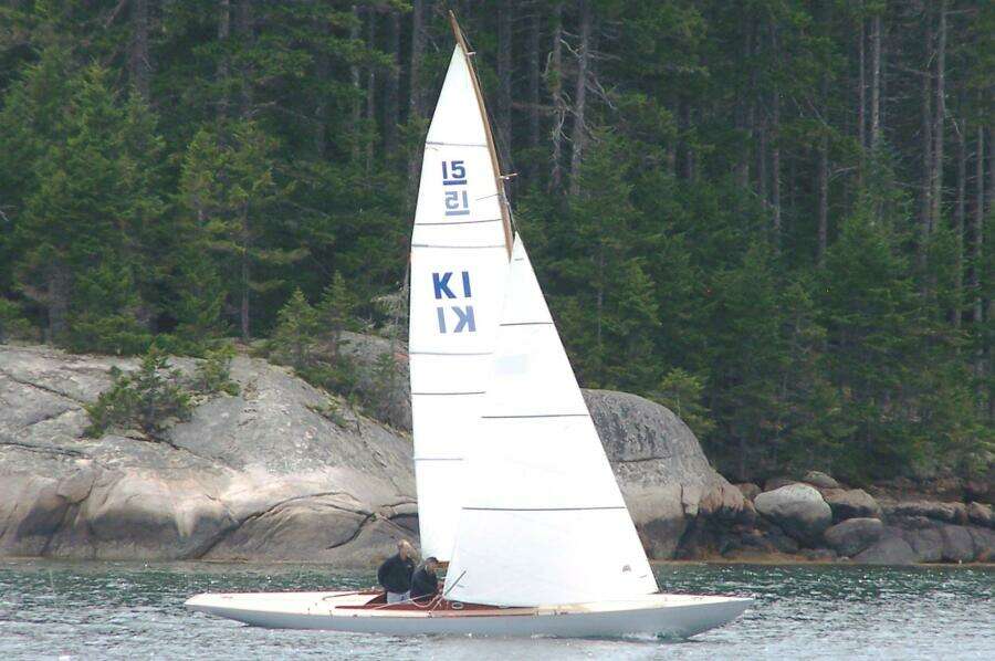VIXEN 33ft Classic Yacht For Sale