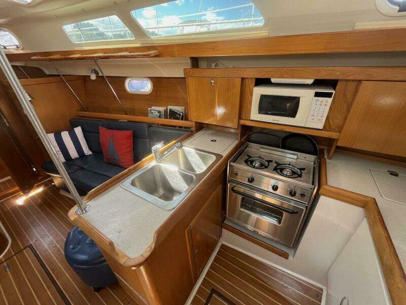 Misty Blue 35ft Catalina Yacht For Sale