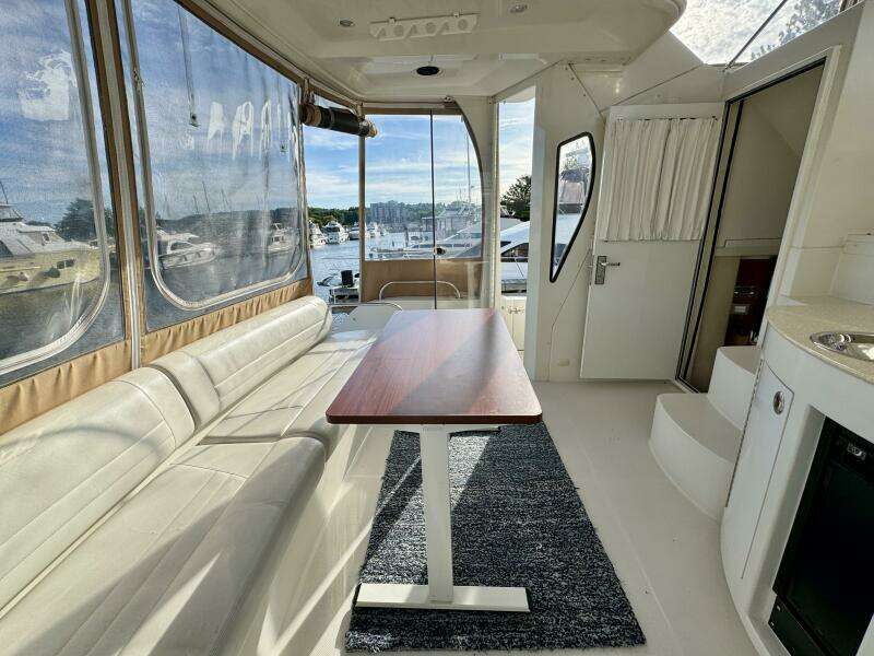 43ft Carver Yacht For Sale