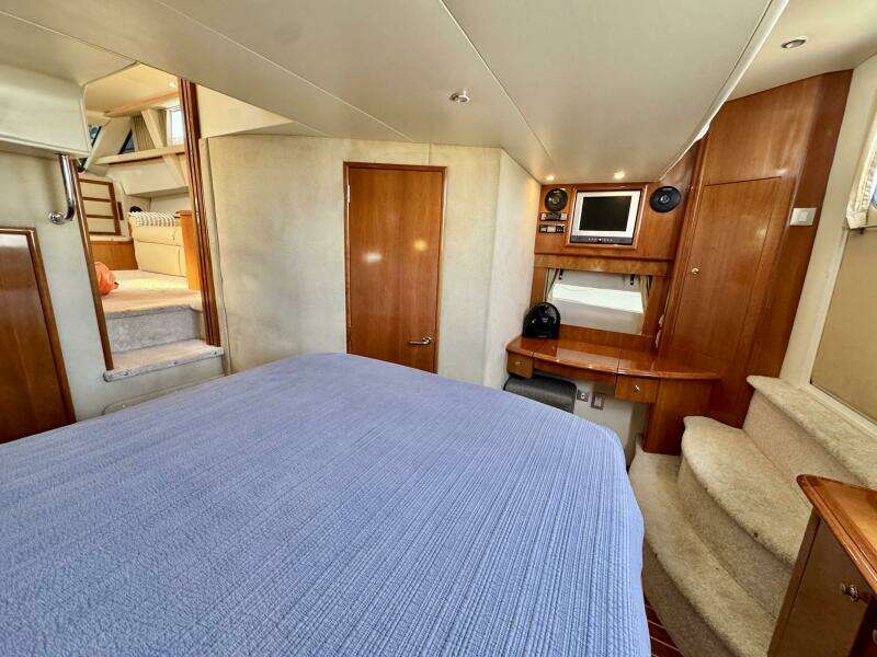 43ft Carver Yacht For Sale