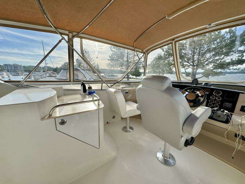 43ft Carver Yacht For Sale