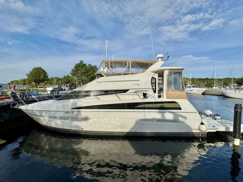 43ft Carver Yacht For Sale