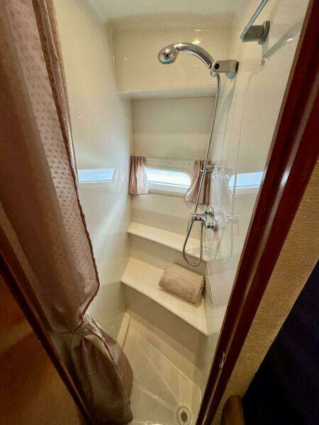 43ft Carver Yacht For Sale