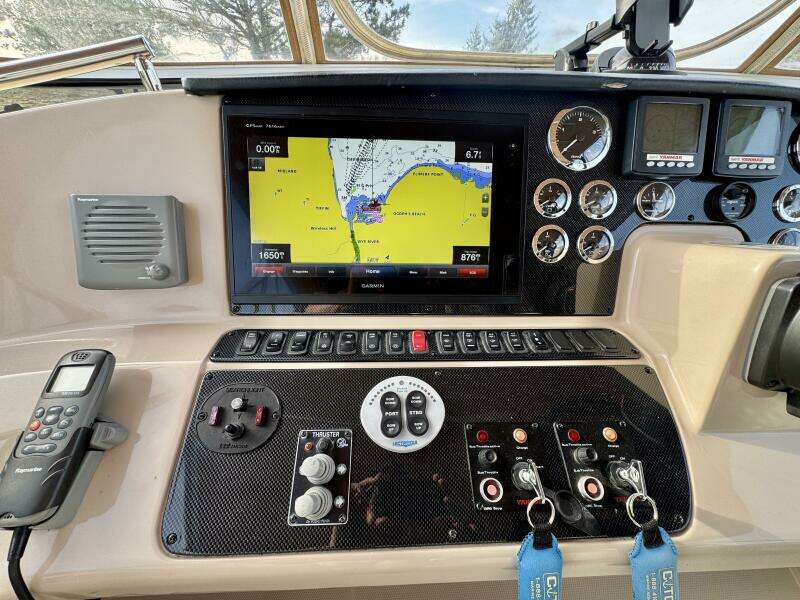 43ft Carver Yacht For Sale