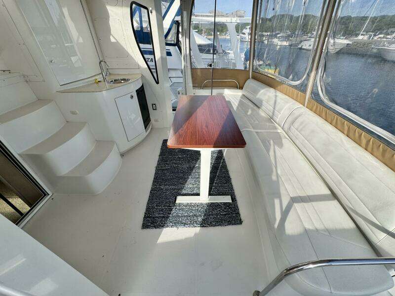 43ft Carver Yacht For Sale
